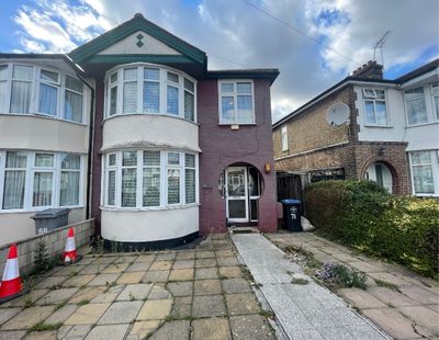 Auction House London warns the property market is cooling off 